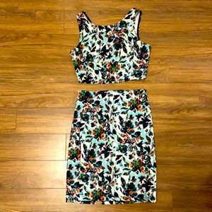 Floral 2-piece set.